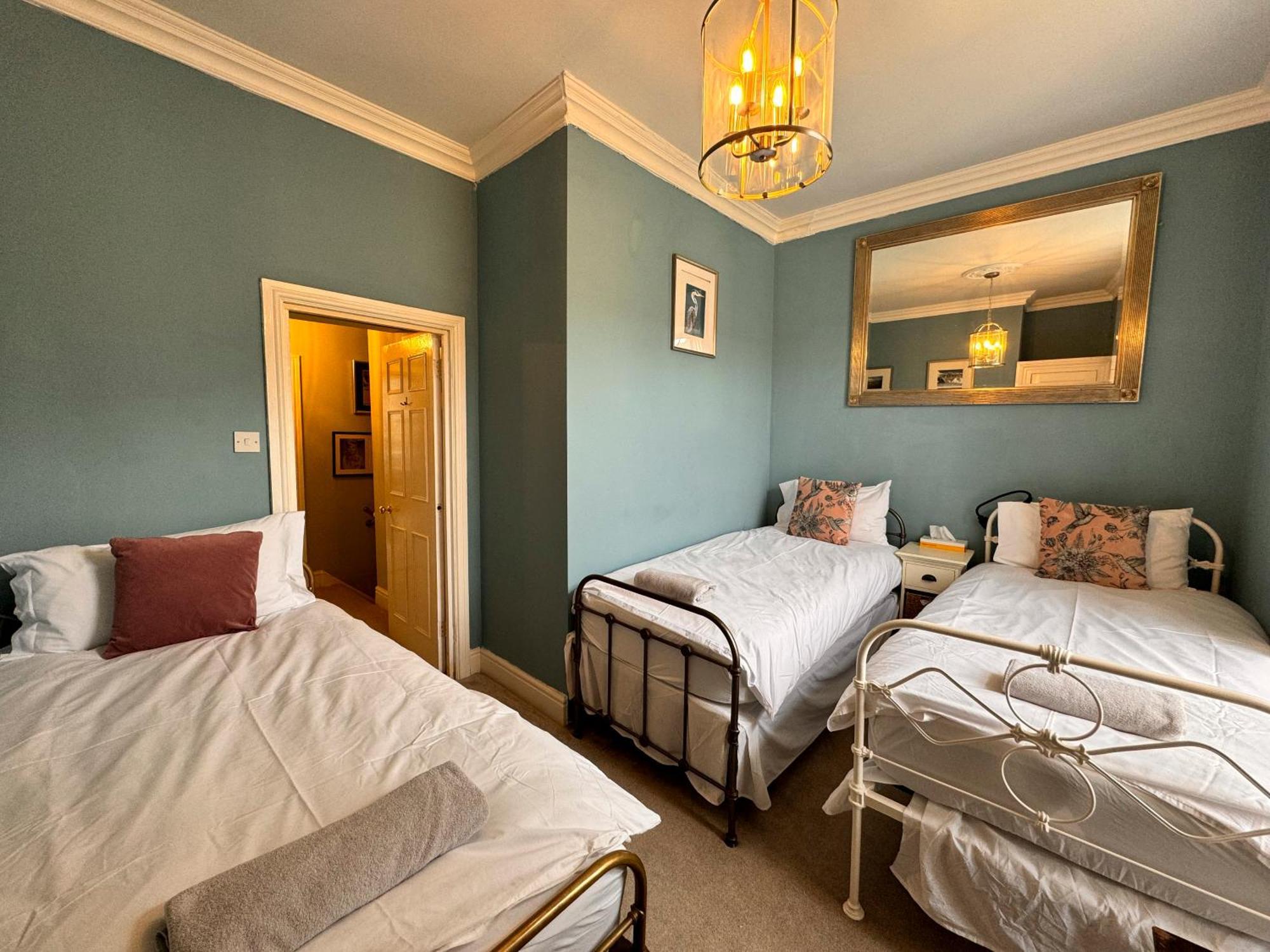 The Pickwick House 2 Bedroom Free Parking Bath Exterior foto